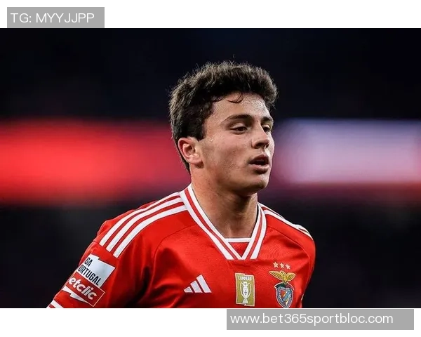 曼联上赛季员工减少208人本赛季或将继续裁员调整