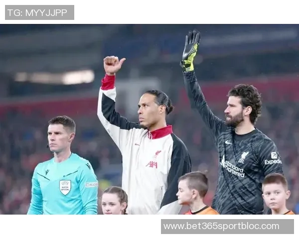 范迪克在社交媒体发声激励球队团结奋进共同追求胜利