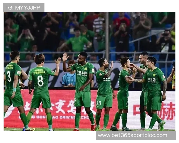 国安球迷热情助阵足协杯期待现场见证球队夺冠铁路出行服务便捷无忧