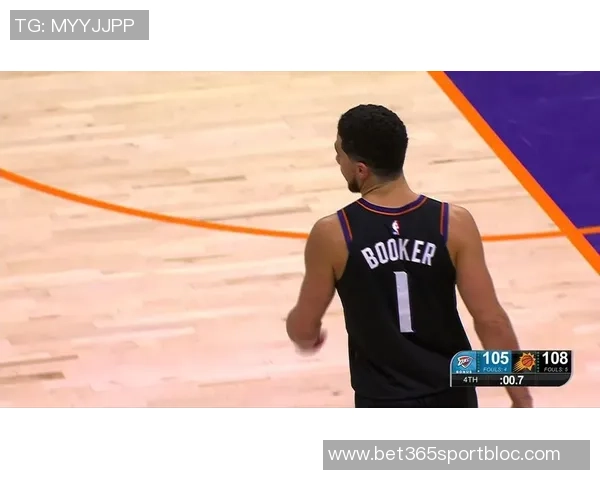 布克外线手感冰凉三分球失准却依然砍下27分助攻表现抢眼