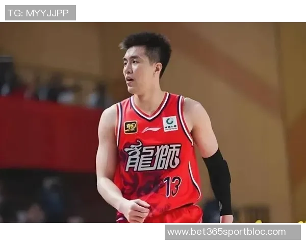 郭艾伦次节回暖表现亮眼半场首发13分钟贡献4分4助攻助力球队